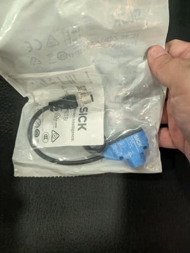 Sick hl18-z4b3aas33p1 Photoelectric Sensor Brand New — photo 3