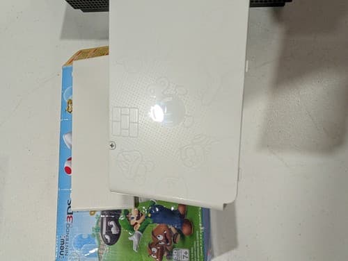 New Nintendo 3DS Super Mario White Edition  Box And Shell Only — photo 7