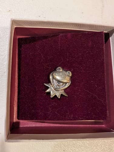 Vintage Muppet Kermit Hand & Hammer Sterling Silver Pin — photo 3
