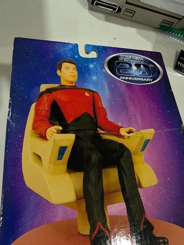 Star Trek Commander William Riker w/ Command Chair TNG 2007 NEW in box — photo 9