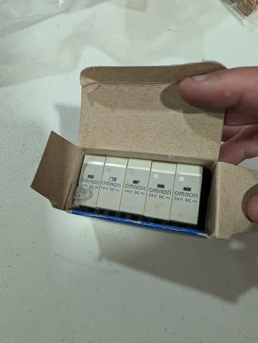 Omron 4FE18 Box Of 5 24A Relay 5 Pin, New Open Box — photo 3