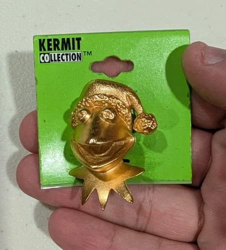 Vintage Kermit The Frog Christmas Gold Pin
