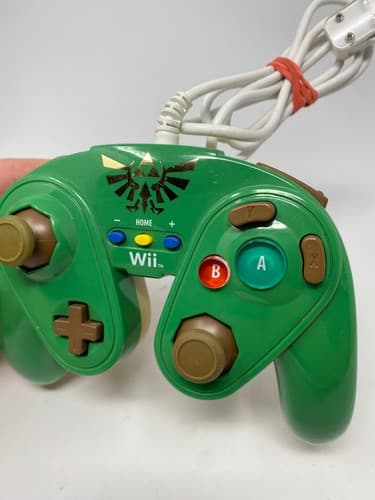 Nintendo Wii U Wired Fight Pad LINK Controller Green / Gold Legend of Zelda PDP — photo 3