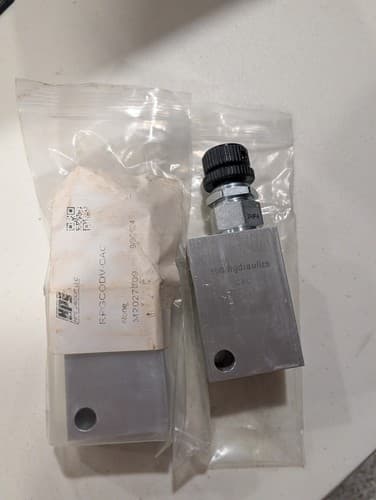 Sun Hydraulics Lot Of 2 Valves - CAC 2D74-AA T-3A
