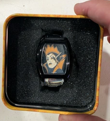 Rare Disney Theme Parks Time Wicked Evil Queen Watch in original box Unused — photo 6