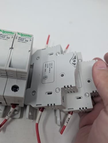 Schneider Fuse holder isolation switch Mart OSF32 OSF 32 Lot Of 14 Pieces — photo 6