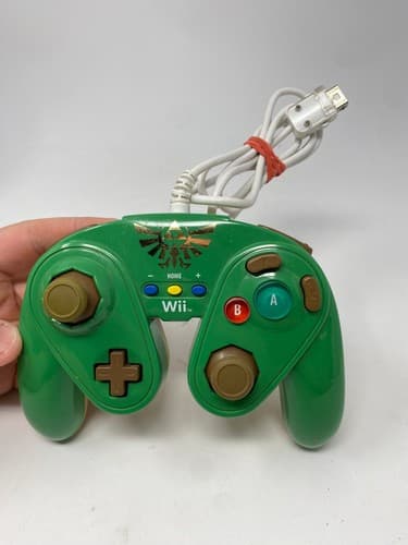 Nintendo Wii U Wired Fight Pad LINK Controller Green / Gold Legend of Zelda PDP