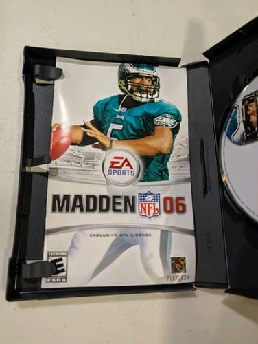 EA SPORTS Madden NFL 07 PC DVD-ROM American Football E 2006 Manual Included — photo 3
