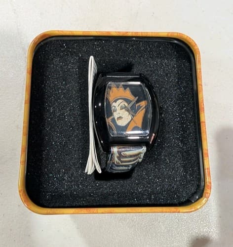 Rare Disney Theme Parks Time Wicked Evil Queen Watch in original box Unused — photo 4