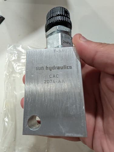 Sun Hydraulics Lot Of 2 Valves - CAC 2D74-AA T-3A — photo 3