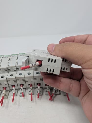 Schneider Fuse holder isolation switch Mart OSF32 OSF 32 Lot Of 14 Pieces — photo 9
