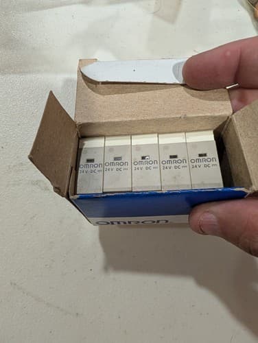 Omron 4FE18 Box Of 5 24A Relay 5 Pin, New Open Box — photo 5