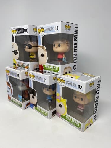 Funko Pop! Peanuts Vinyl Figures Lot of 5 - Astronaut Snoopy Sally Brown — photo 2
