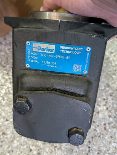 Parker T6C-B17-2R00-B1 Hydraulic Pump New Without Box