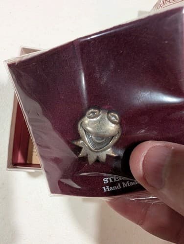Vintage Muppet Kermit Hand & Hammer Sterling Silver Pin — photo 4