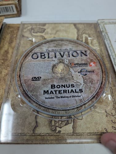 Elder Scrolls IV: Oblivion -- Collector's  Edition (PC, 2006) Map & Book — photo 9