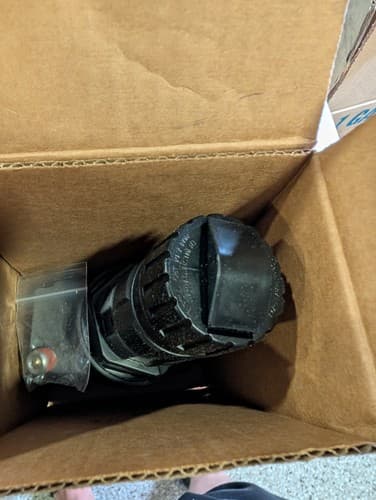 Ross 5211D6017 1" NPT 0-100 PSIG Air Pressure Regulator w/ Gauge — photo 6