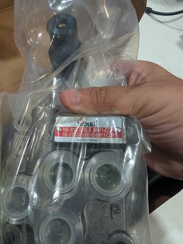YOULI Monoblock Hydraulic Directional Control Valve MB-3/1S-3/18L/E-8/M11-COP — photo 3