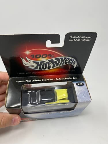 2002 Hot Wheels 100% 1957 Chevy 150 Sedan Black & Yellow S 1:64 #11 NEW — photo 3