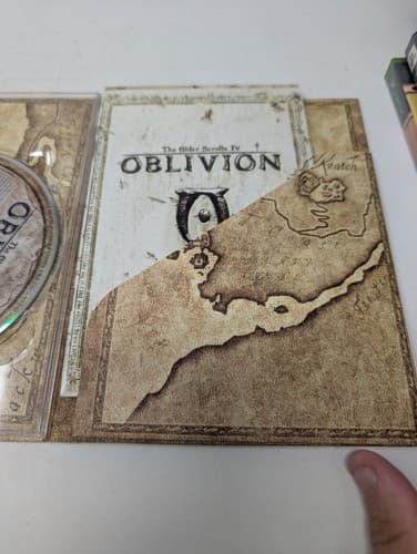 Elder Scrolls IV: Oblivion -- Collector's  Edition (PC, 2006) Map & Book — photo 8