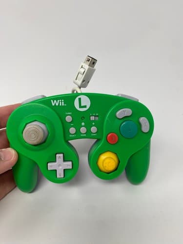 Genuine Hori Nintendo Wii Luigi Wired Gamecube Controller