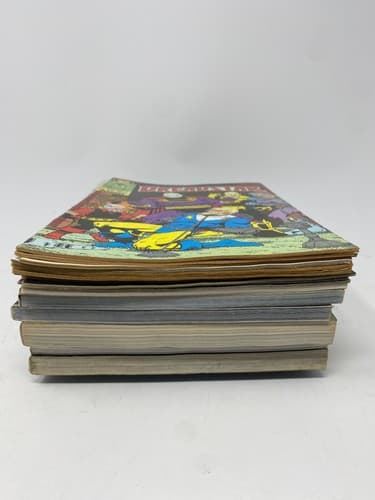 Lot of 17 Random Comics Graphic Novels Dreadstar E-Man Phantom DMZ Alien 30 days — photo 2
