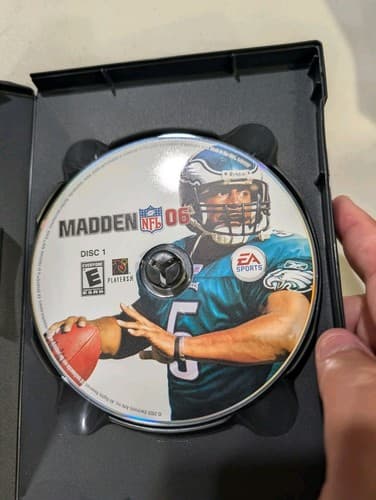 EA SPORTS Madden NFL 07 PC DVD-ROM American Football E 2006 Manual Included — photo 4