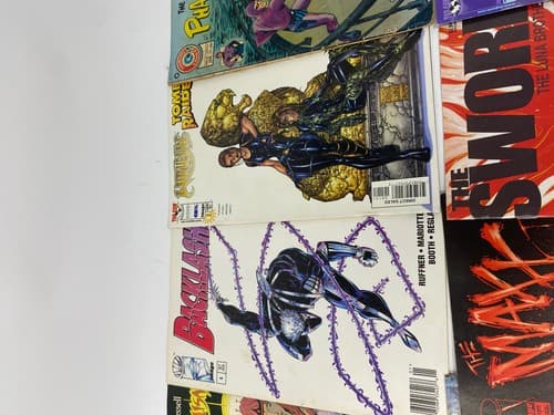 Lot of 17 Random Comics Graphic Novels Dreadstar E-Man Phantom DMZ Alien 30 days — photo 8