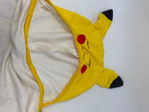 Banpresto Pokémon Pikachu Hooded Towel Beach Bath Youth Child — photo 9