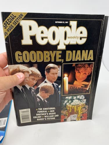 Lot Of 2 Princess Diana Cover Various Magazines — photo 5
