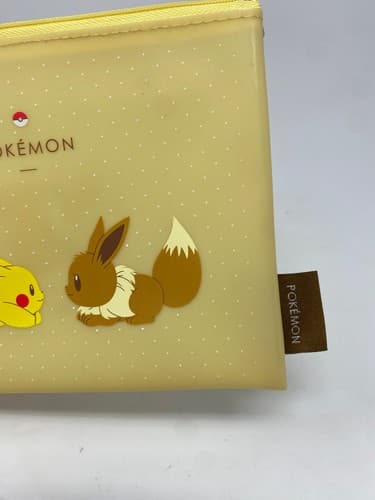 Pokemon Pikachu Eevee Flat Yellow/Cream Pouch Vinyl Silicon Accessories — photo 4