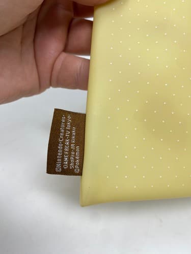 Pokemon Pikachu Eevee Flat Yellow/Cream Pouch Vinyl Silicon Accessories — photo 7
