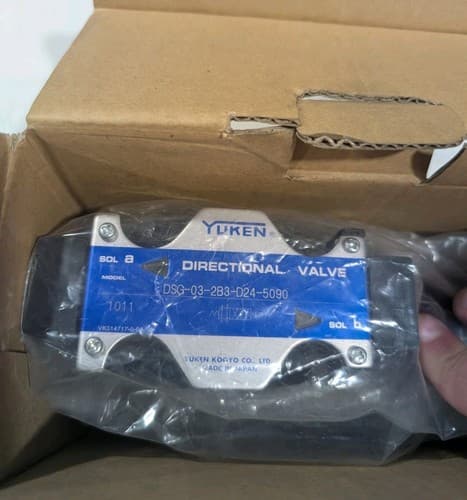 Yuken DSG-03-2B3-D24-5090 Hydraulic Directional Valve NOS — photo 3