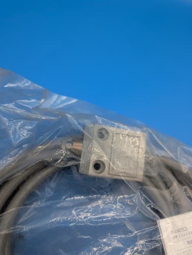 1PC Brand New OMRON D4C-1502 Limit Switch D4C1502 — photo 4