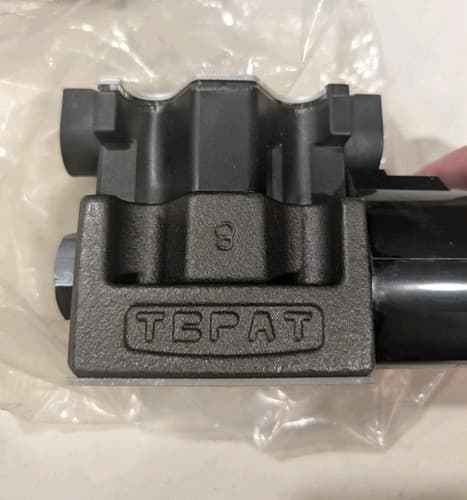 Yuken DSG-03-2B3-D24-5090 Hydraulic Directional Valve NOS — photo 5