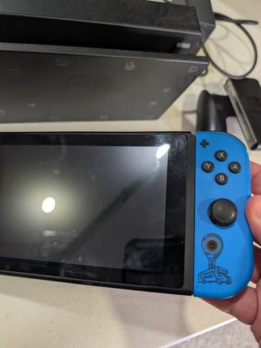 Nintendo Switch Fortnite Wildcat Bundle Console w/ Dock Yellow/Blue Joy-Cons — photo 4