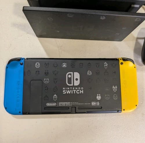 Nintendo Switch Fortnite Wildcat Bundle Console w/ Dock Yellow/Blue Joy-Cons — photo 5
