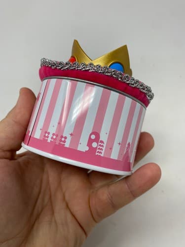 Super Nintendo World Princess Peach Crown Tin Pink Souvenir Storage Container US — photo 3