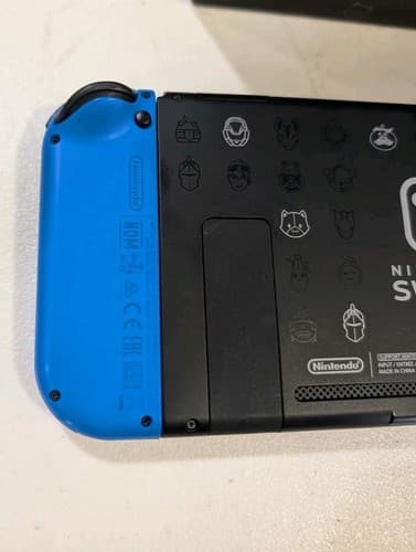 Nintendo Switch Fortnite Wildcat Bundle Console w/ Dock Yellow/Blue Joy-Cons — photo 6