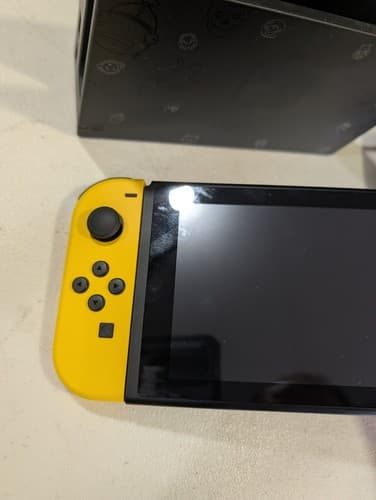 Nintendo Switch Fortnite Wildcat Bundle Console w/ Dock Yellow/Blue Joy-Cons — photo 2