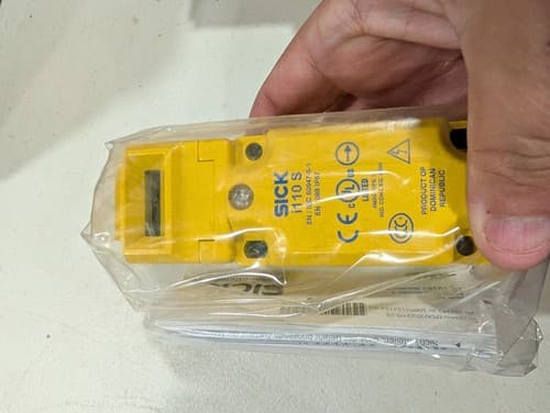 Sick i110-SA223 ELECTRO-MECHANICAL SAFETY SWITCH New — photo 4