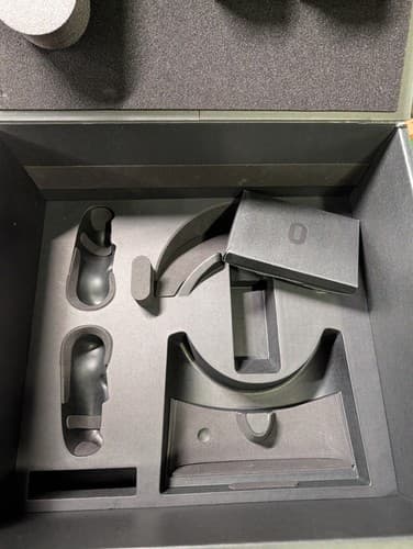 Oculus Rift S PC-Powered VR Gaming Set with original box & Travel Case Tested — photo 4