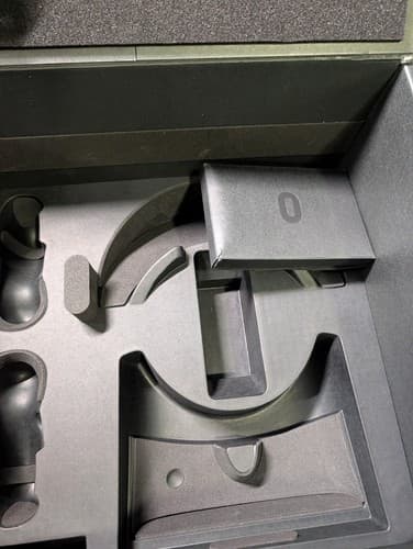 Oculus Rift S PC-Powered VR Gaming Set with original box & Travel Case Tested — photo 5