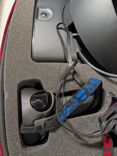 Oculus Rift S PC-Powered VR Gaming Set with original box & Travel Case Tested — photo 9