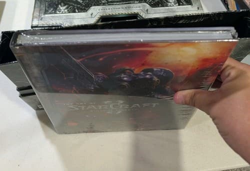 Starcraft II: Wings of Liberty Collectors Edition Box & Book Only — photo 4