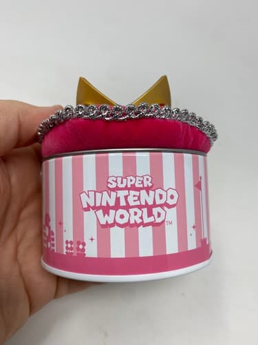 Super Nintendo World Princess Peach Crown Tin Pink Souvenir Storage Container US — photo 2