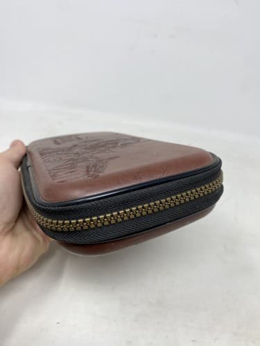 Nintendo Switch Legend of Zelda Breath of the Wild Brown Leather Carrying Case — photo 3