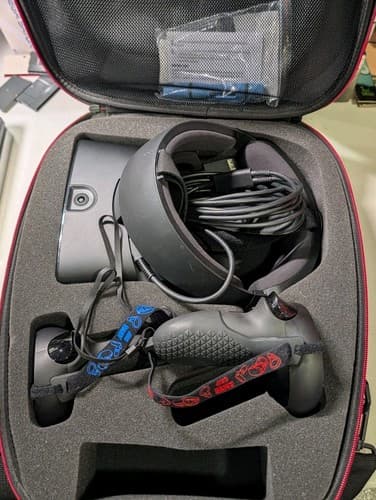 Oculus Rift S PC-Powered VR Gaming Set with original box & Travel Case Tested — photo 7