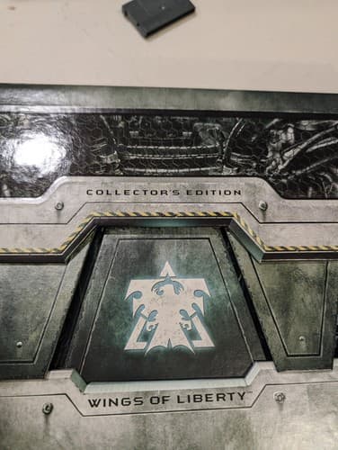 Starcraft II: Wings of Liberty Collectors Edition Box & Book Only — photo 2