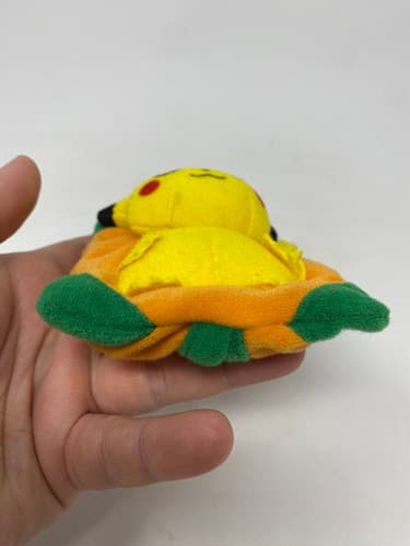 VINTAGE POKEMON 1999 TISSUE HOLDER PIKACHU KEYCHAIN POCKET TOMY JAPAN — photo 3